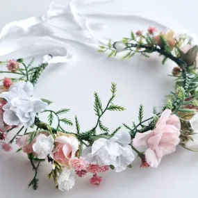 Gentle flowers wreath