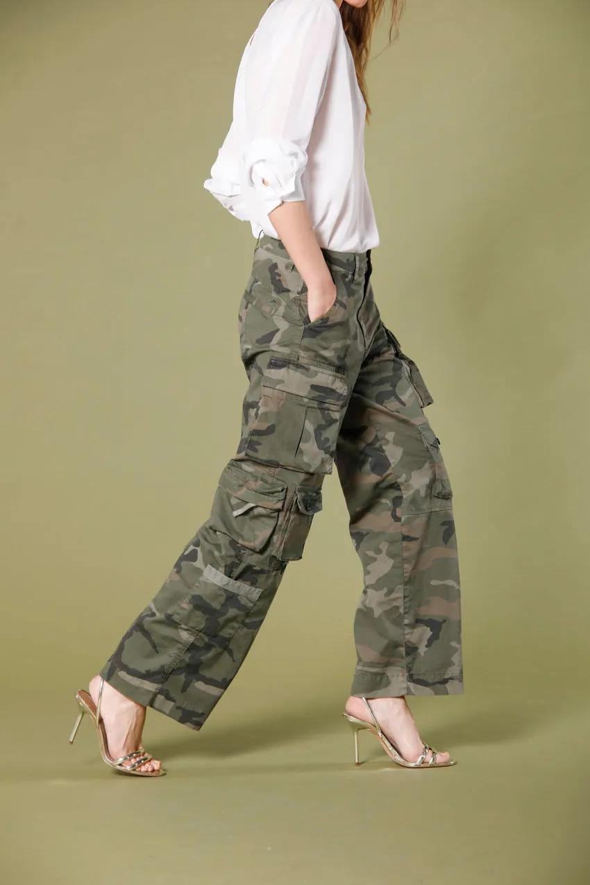 New Hunter women's cargo pants in cotton twill with camouflage print relaxed